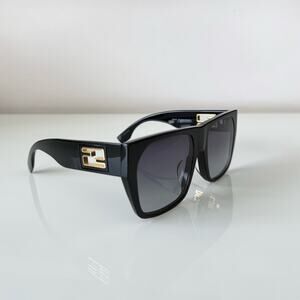 NEW!!! Fendi unisex sunglasses FE40124F 01B Authentic Retail 520$
